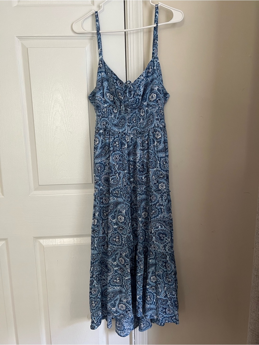 Hollister Blue Paisley Bohemian Tiered Smocked Open Back Midi Dress Large Short
